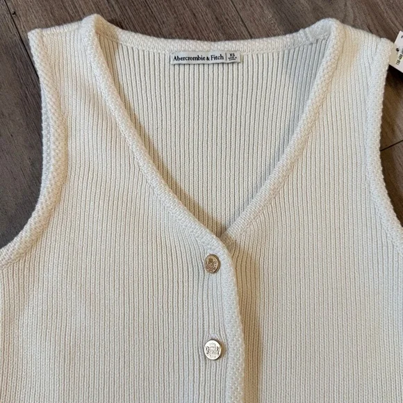 NWT Abercrombie Sweater Vest - Picture 3 of 6
